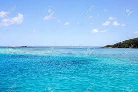 Un mar transparente semejante al&nbsp;cristal